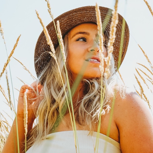 Meet your Poshmark Ambassador, Julia - Picture 4 of 7